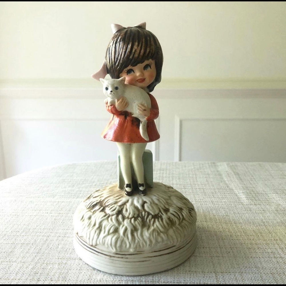 Moppet musical figurine